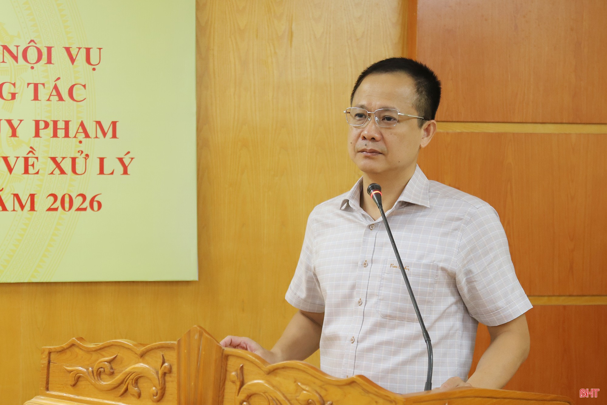 Đồng chí Vũ Tiến Dũng - Phó Vụ trưởng Vụ Pháp chế (Bộ Nội vụ) công bố quyết định về việc thành lập đoàn kiểm tra.