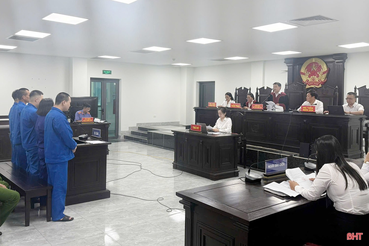 (Baohatinh.vn) - Để đạt mục tiêu trên, Hà Tĩnh ưu tiên phát triển các ngành có khả năng tạo nhiều việc làm như công nghiệp chế biến, chế tạo, luyện kim, năng lượng, logistics, thương mại, du lịch, dịch vụ, kinh tế số... Chia sẻ 0 UBND tỉnh Hà