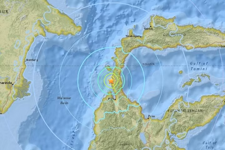 Khung cảnh tan hoang sau trận động đất, sóng thần ở Indonesia