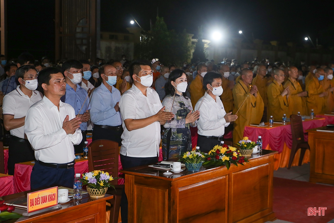 Lãnh đạo tỉnh Hà Tĩnh chúc mừng Đại lễ Phật đản 2022