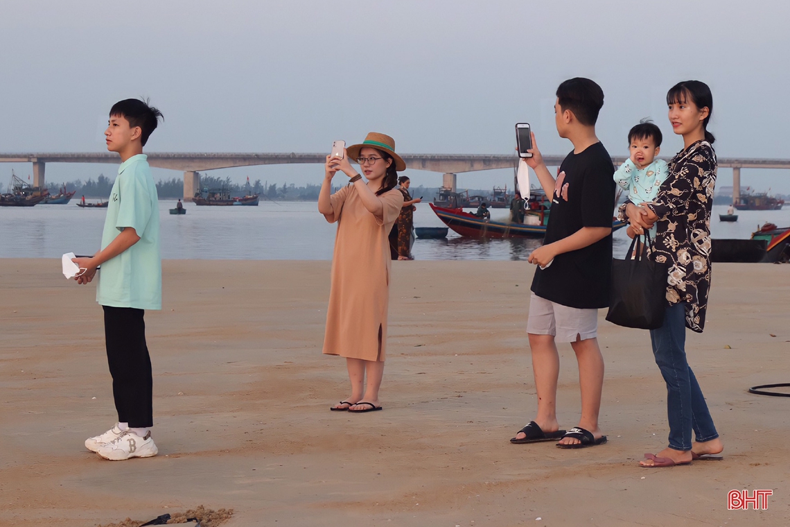 Về Hà Tĩnh đừng quên ghé chợ cá Cồn Gò!
