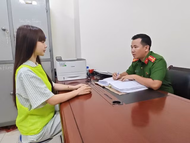 Vợ chồng "Cô giáo Hương" bị cáo buộc hưởng lợi từ 5 - 7 tỉ đồng từ sản phẩm Loramen