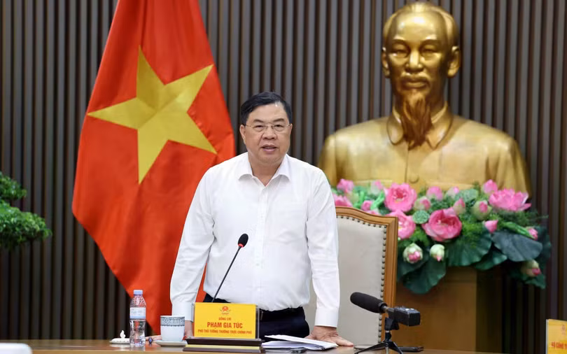 Phó thủ tướng thường trực Phạm Gia Túc yêu cầu bảo đảm nguồn cung, chất lượng và quyền lợi người tiêu dùng khi chuyển đổi sang xăng E10. Ảnh: VGP/Phương Nguyên.