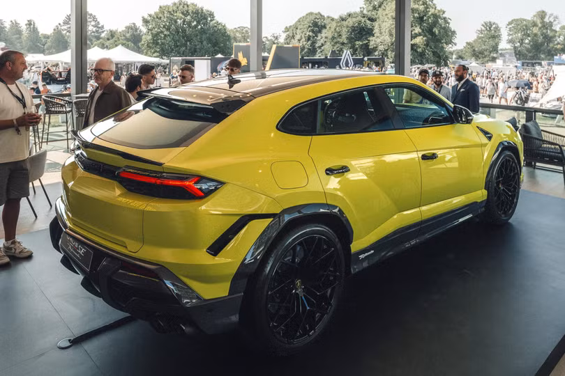 Mức giá của siêu xe này vẫn chưa được công bố. Trước đó, Lamborghini Urus SE có giá khởi điểm từ 252.000 USD tại Mỹ, và lên đến 270.000 USD với Urus Performante.