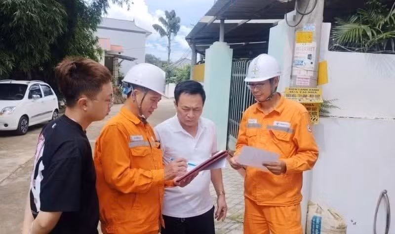 Hoá đơn tiền điện tháng 6 của nhiều hộ dân ở miền Bắc tăng mạnh.