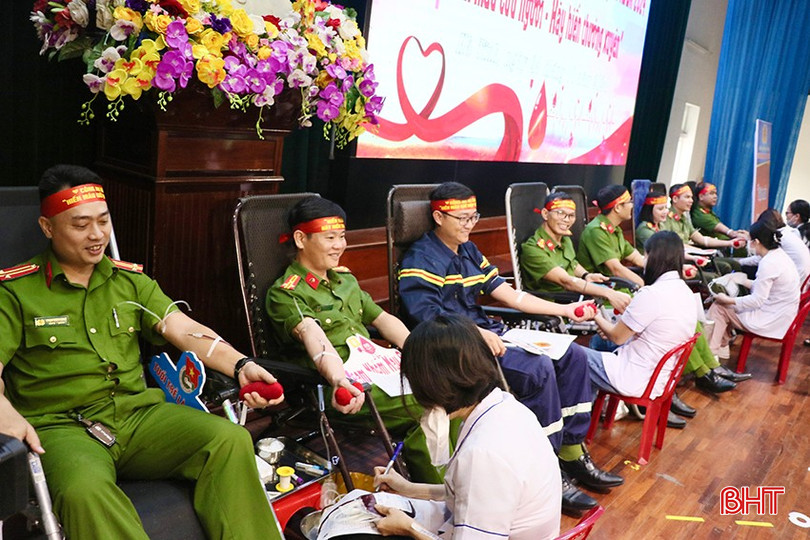cbcs-tham-gia-hien-mau-1913-4260.jpeg