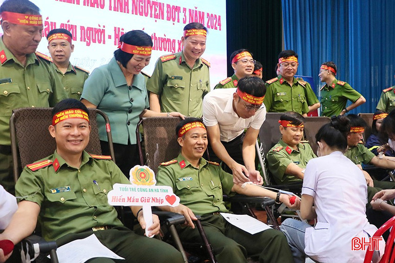 dong-chi-dai-ta-nguyen-trung-kien-pgd-cat-va-lanh-dao-cac-don-vi-cung-tham-gia-hien-mau-tai-chuong-trinh-7154-7285.jpeg