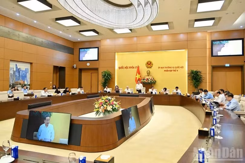 Quang cảnh phiên họp. (Ảnh: THỦY NGUYÊN).