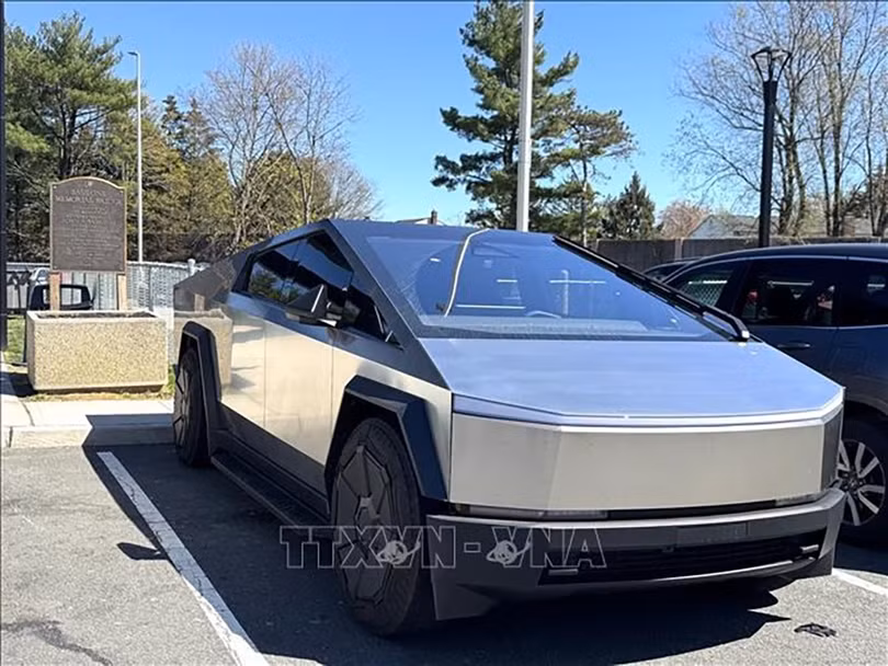 Tesla chuẩn bị ra mắt dịch vụ taxi không người lái Cybercab trong tháng 8