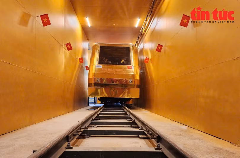 Đoàn tàu điện vàng được thử nghiệm có trọng tải 10 tấn.