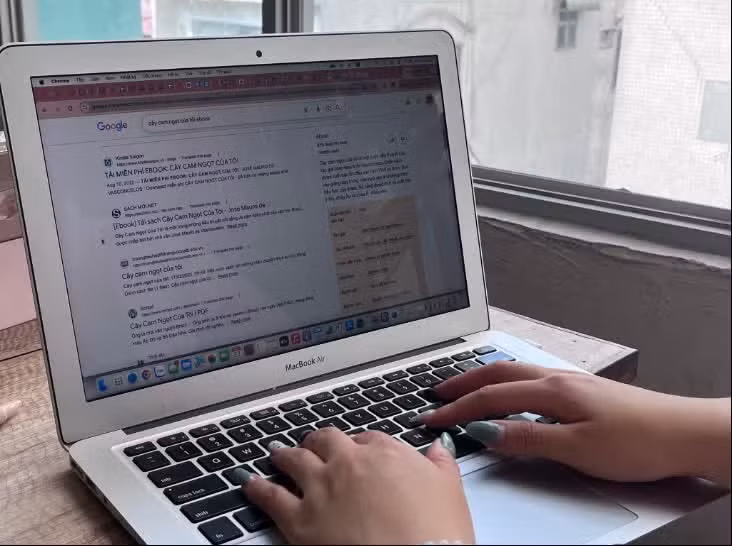 Kết quả tìm kiếm trả về đa số đến từ những website chia sẻ ebook không chính thống (Ảnh: Hồng Nhung)