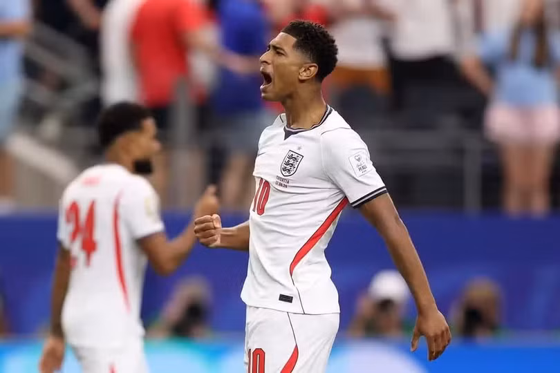 Jude Bellingham nâng tỷ số lên 3-2 cho tuyển Anh. (Ảnh: FIFA)