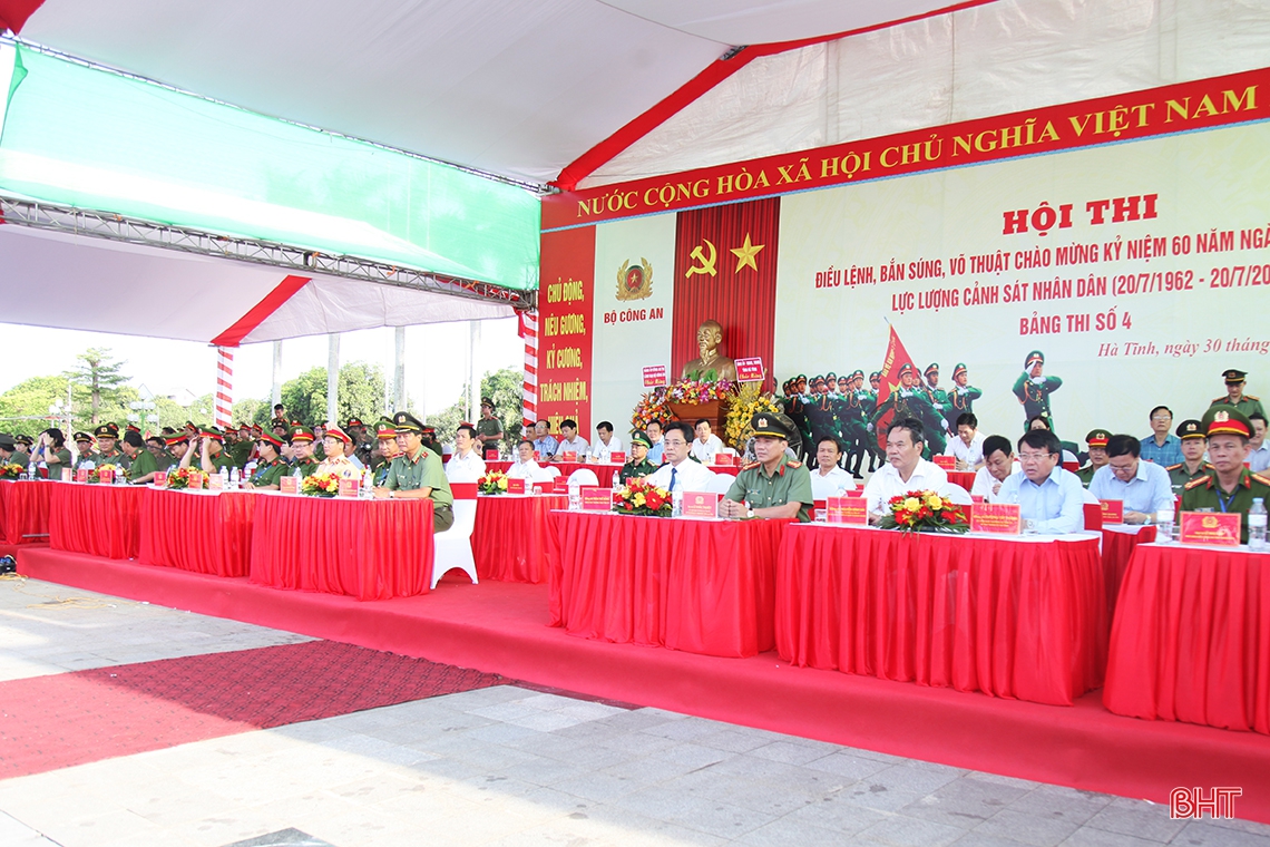 Gần 1.000 cán bộ, chiến sĩ tham gia Hội thi điều lệnh, bắn súng, võ thuật CAND tại Hà Tĩnh