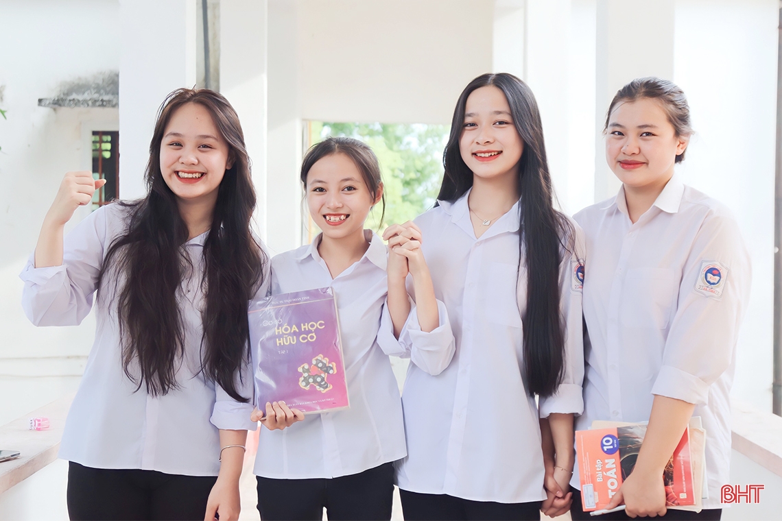 Gặp gỡ 2 thí sinh giành điểm 10 duy nhất môn Hóa học và Vật lý của Hà Tĩnh