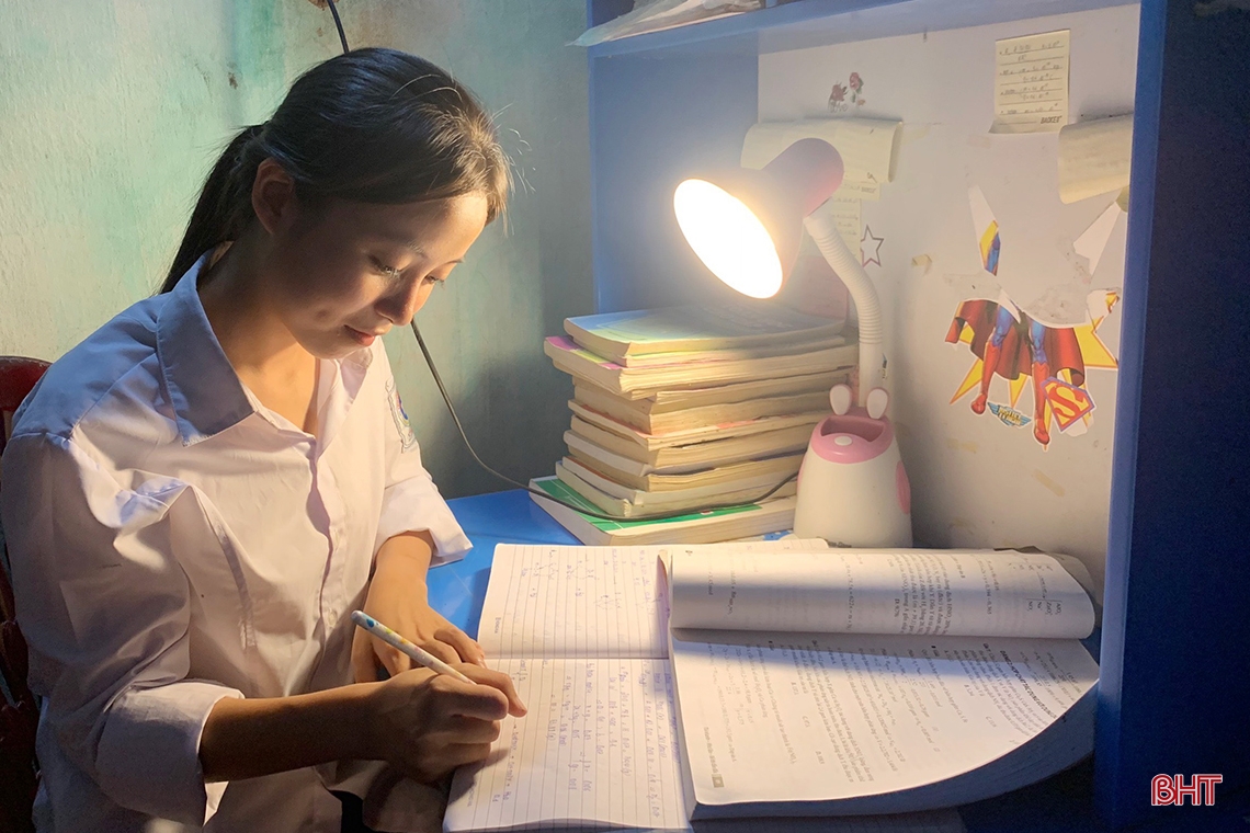 Gặp gỡ 2 thí sinh giành điểm 10 duy nhất môn Hóa học và Vật lý của Hà Tĩnh