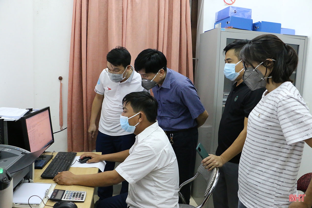 “Chiến sỹ áo trắng” bền bỉ trong cuộc chiến với Covid-19 (Bài 1): Những đêm trắng ở CDC Hà Tĩnh