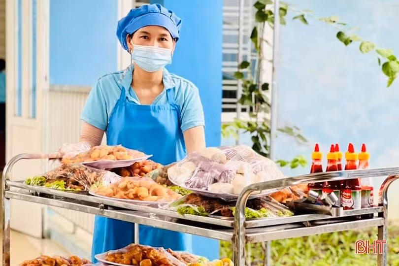 Tăng cường quản lý an toàn thực phẩm tại bếp ăn tập thể ở Hà Tĩnh
