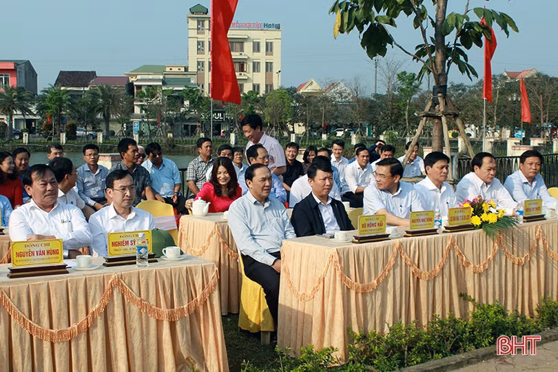 Can Lộc tổ chức lễ đặt tượng danh nhân Đào Tấn tại công viên Tuy Phước