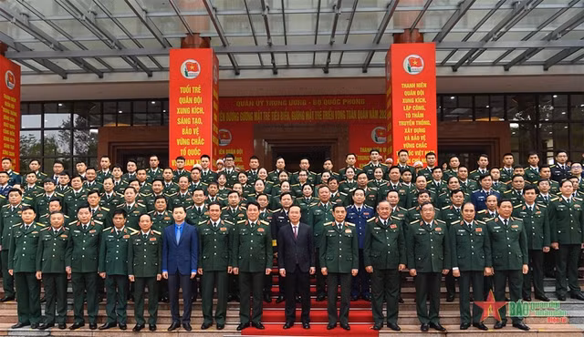 Chủ tịch nước dự lễ tuyên dương Gương mặt trẻ tiêu biểu toàn quân 2022