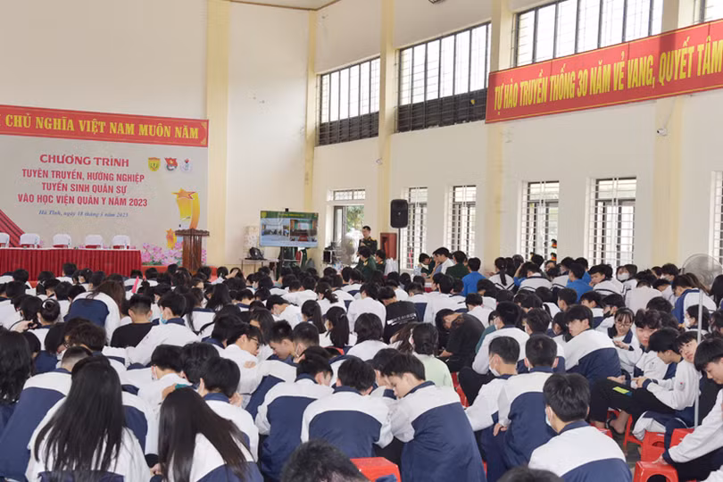 Học viện Quân y hướng nghiệp tuyển sinh quân sự cho học sinh Hà Tĩnh