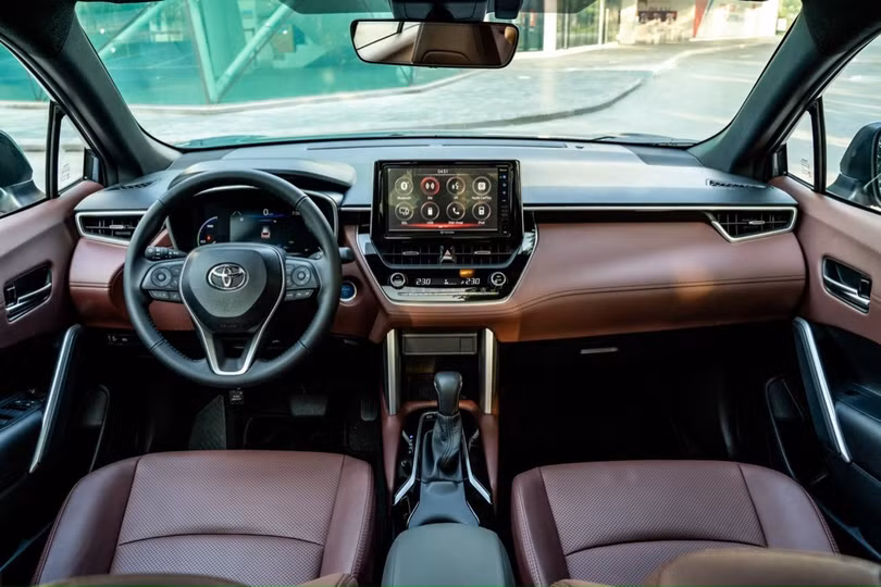 Giá lăn bánh Toyota Cross cập nhật tháng 3/2023