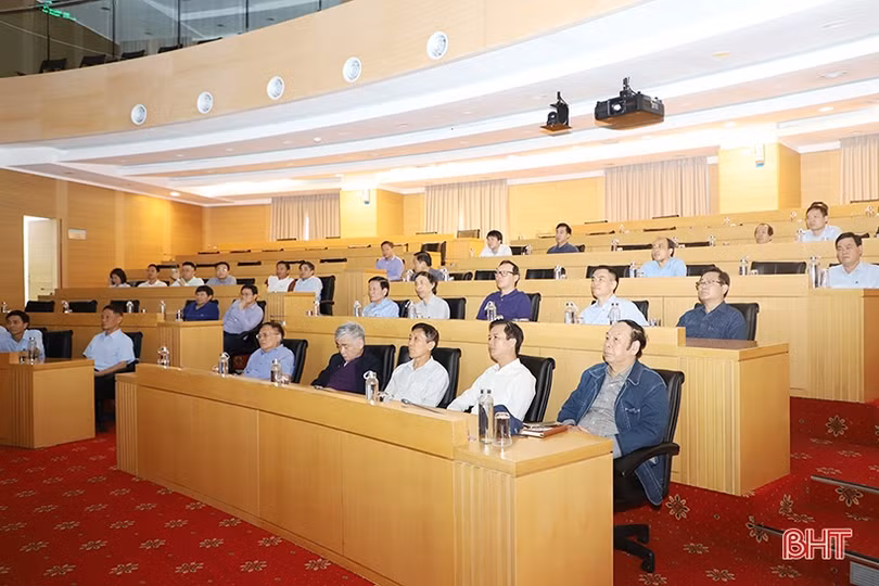 Nhóm Tư vấn phát triển bền vững Hà Tĩnh tại Hà Nội ấn tượng với sự phát triển của KKT Vũng Áng