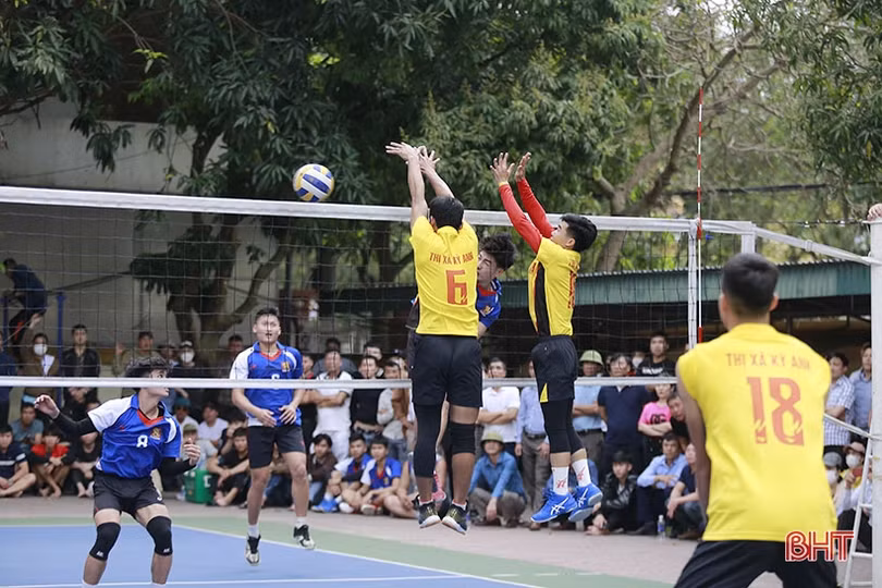 8 đội xuất sắc vào tứ kết Giải Bóng chuyền nam thanh niên Hà Tĩnh