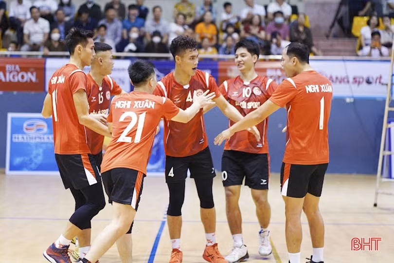 8 đội xuất sắc vào tứ kết Giải Bóng chuyền nam thanh niên Hà Tĩnh