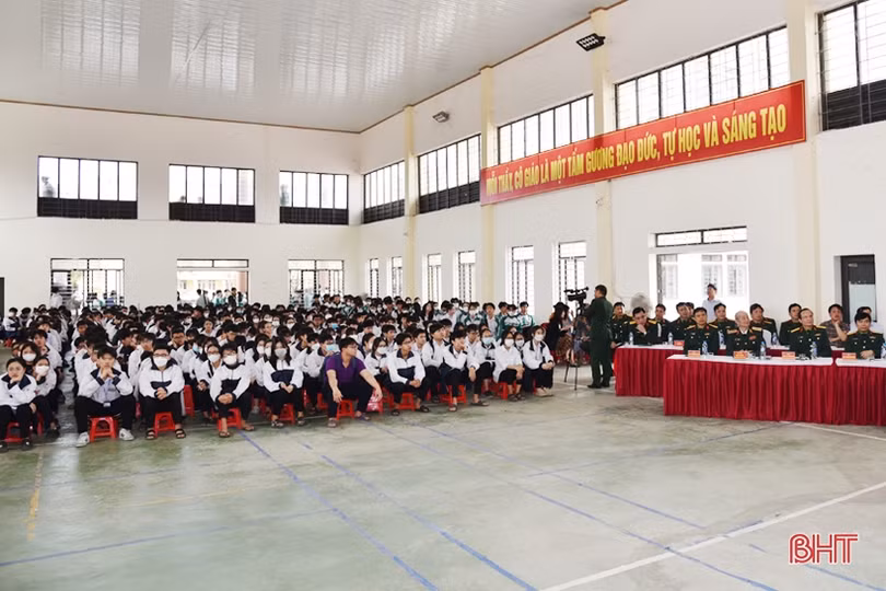 Học viện Quân y hướng nghiệp tuyển sinh quân sự cho học sinh Hà Tĩnh