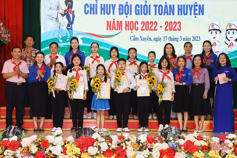 Trường Tiểu học Cẩm Bình giành giải nhất liên hoan chỉ huy đội giỏi huyện Cẩm Xuyên