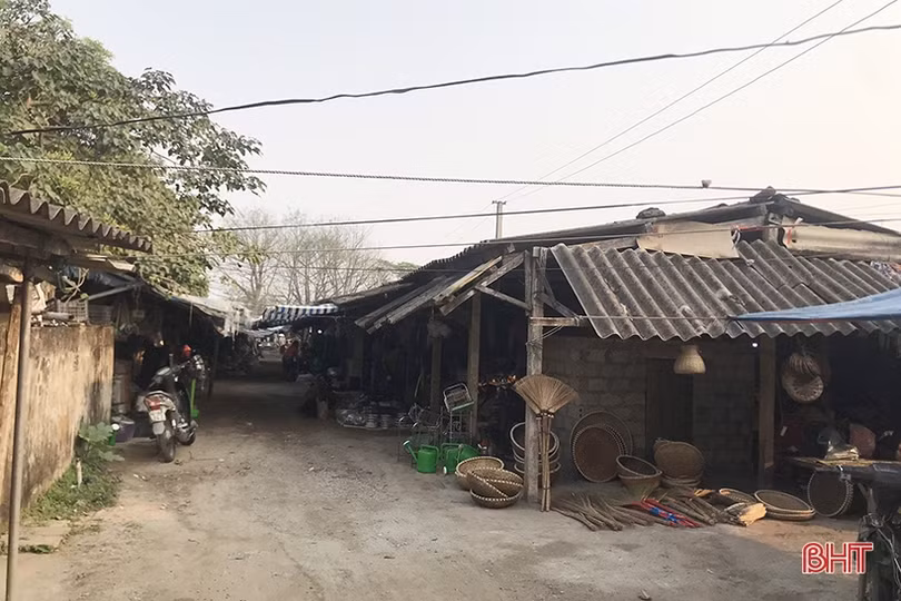 Cảnh tượng nhếch nhác khó tin ở chợ trung tâm huyện Nghi Xuân