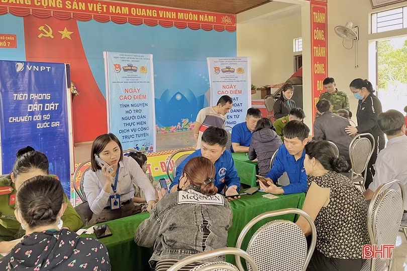 Tuổi trẻ Hà Tĩnh hưởng ứng ngày tình nguyện hỗ trợ người dân thực hiện dịch vụ công trực tuyến