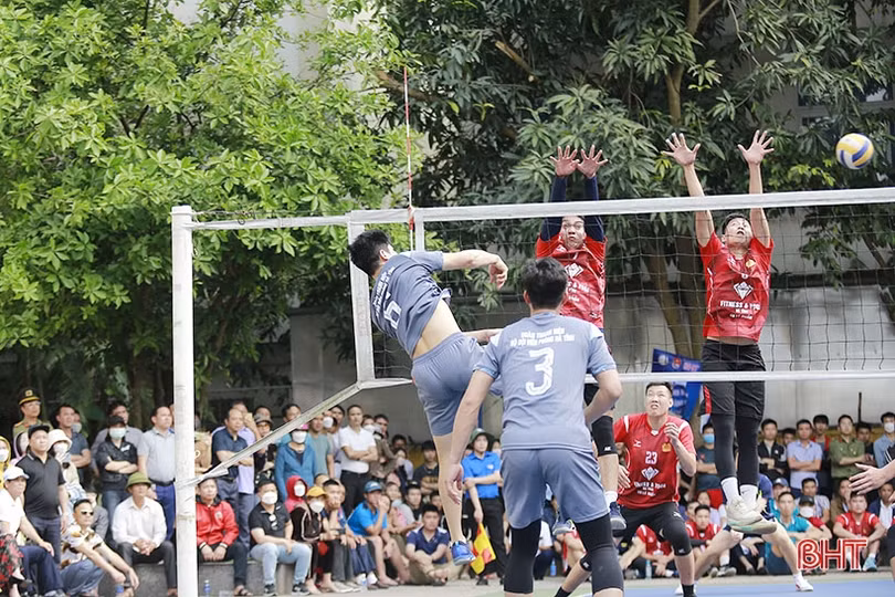 8 đội xuất sắc vào tứ kết Giải Bóng chuyền nam thanh niên Hà Tĩnh