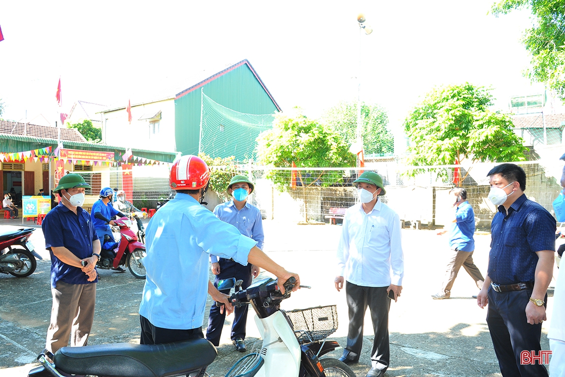 Căn cứ tình hình thực tiễn để xây dựng giải pháp phòng, chống dịch Covid-19 phù hợp ở Hương Khê