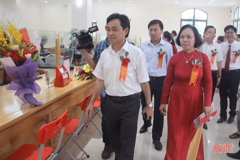 Agribank Chi nhánh Thành Sen khai trương trụ sở mới