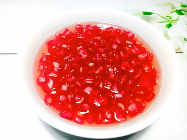 Nắng nóng, làm chè hạt lựu từ quả thanh long giòn dai giải nhiệt