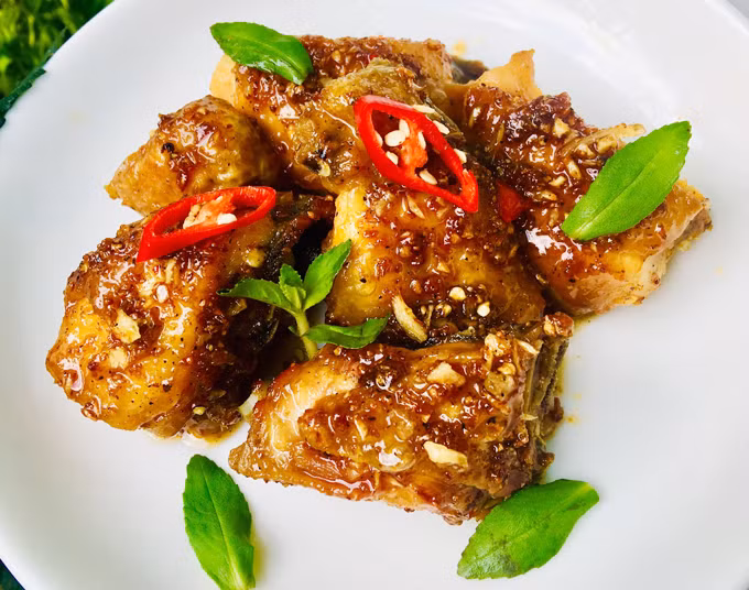 Gà chiên mắm tỏi đừng hỏi độ ngon