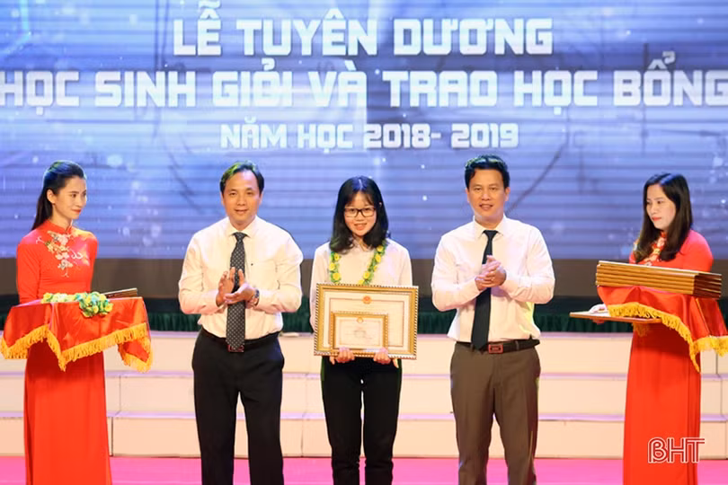 ­­ Hà Tĩnh đứng đầu cả nước về tỷ lệ học sinh đạt giải quốc gia