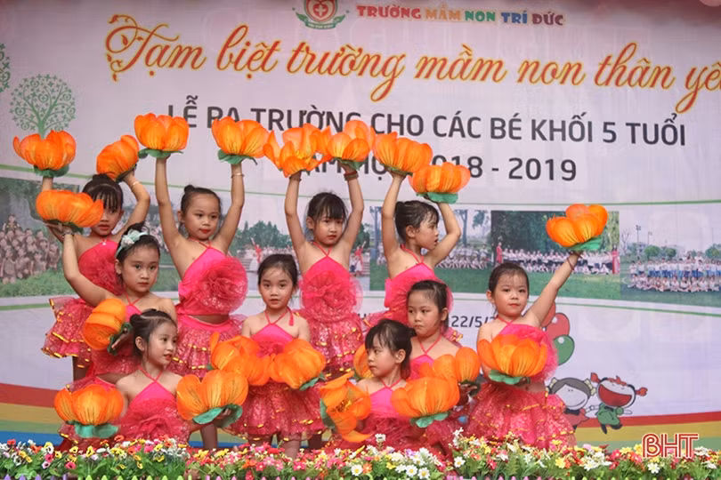 “Nhớ lắm, quên sao được, trường mầm non thân yêu”...