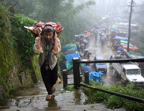 4 vùng đất kỳ lạ quanh năm sống chung với mưa