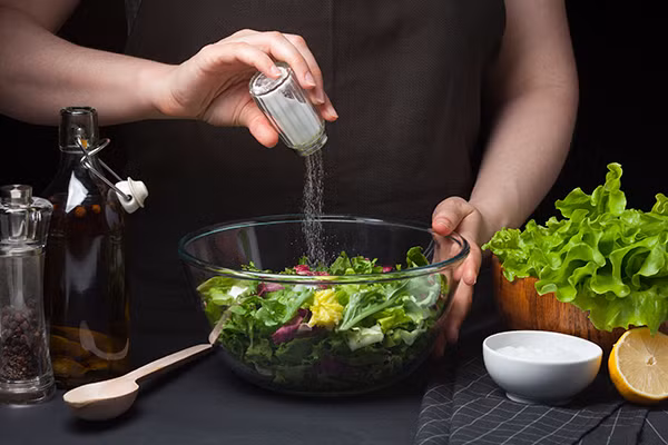 Hãy giảm muối trong khẩu phần ăn hàng ngày