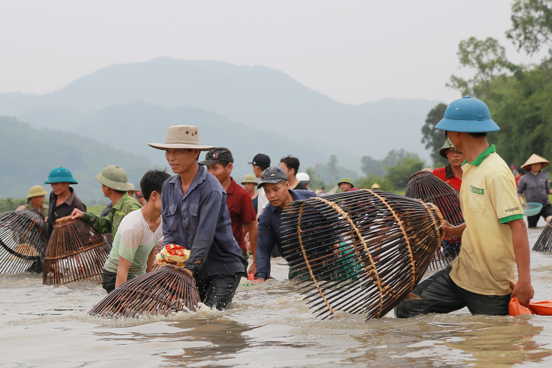 Lễ hội đánh bắt cá Đồng Hoa ở Hà Tĩnh, xem một lần nhớ mãi