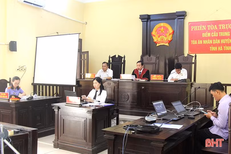 Viện KSND và TAND huyện Nghi Xuân phối hợp tổ chức phiên toà trực tuyến rút kinh nghiệm đến TAND 2 cấp theo tinh thần "Cải cách tư pháp"