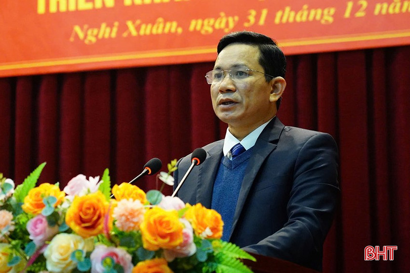 Phó Bí thư Thường trực Huyện ủy Nguyễn Trọng Vân đánh giá công tác xây dựng Đảng năm 2024 và phương hướng nhiệm vụ năm 2025.