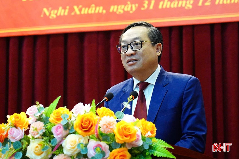 Bí thư Huyện ủy Nghi Xuân Đặng Trần Phong phát biểu tại hội nghị