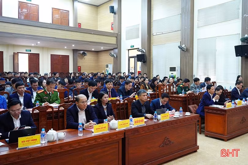 Huyện Nghi Xuân tổng kết công tác năm 2024 và triển khai nhiệm vụ năm 2025; quán triệt các chủ trương lớn của Trung ương, tỉnh về tinh gọn bộ máy.