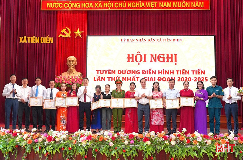 ...và các cá nhân điển hình tiên tiến trong thực hiện phong trào thi đua yêu nước