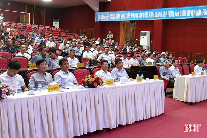 Các đại biểu tham dự buổi gặp mặt.