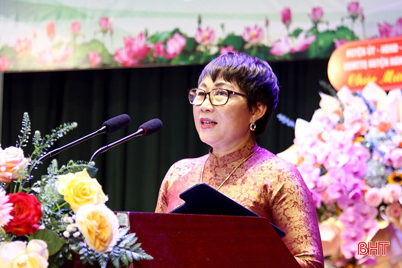 Bà Phạm Thị Hoa - Giám đốc HTX Chế biến và Kinh doanh hải sản Hoa Linh Chi chia sẻ kinh nghiệm về xây dựng thương hiệu các sản phẩm COOP