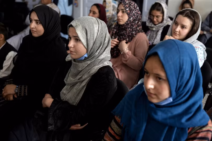 Taliban cấm nữ sinh thi đại học